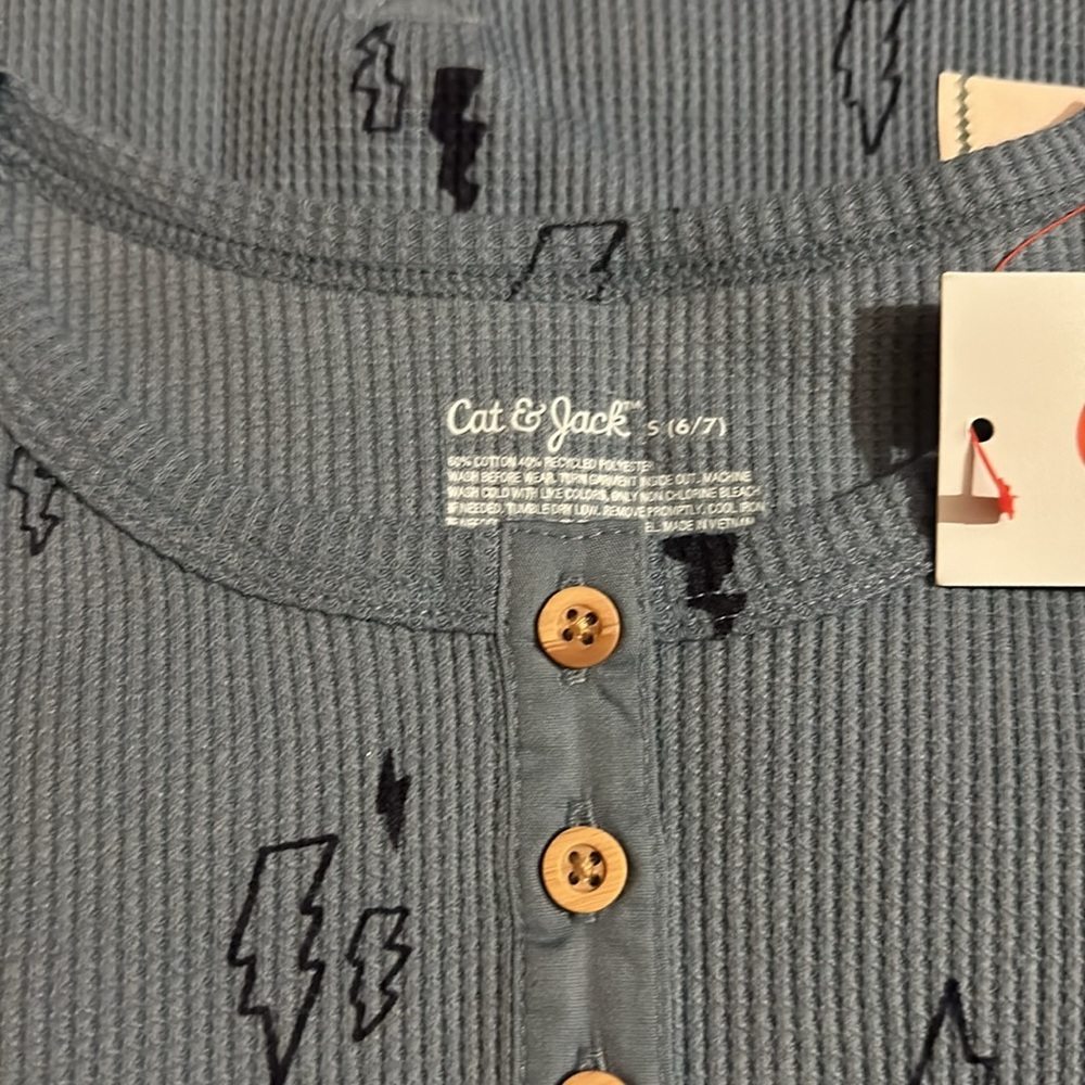 Bundle of 2 cat and jack long sleeve shirts - Picture 4 of 4